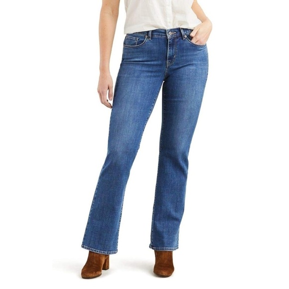 Levi 550 Relaxed Boot Cut. Medium Blue. Zip Fly. Mid Rise. Size 10 Short - Picture 1 of 9